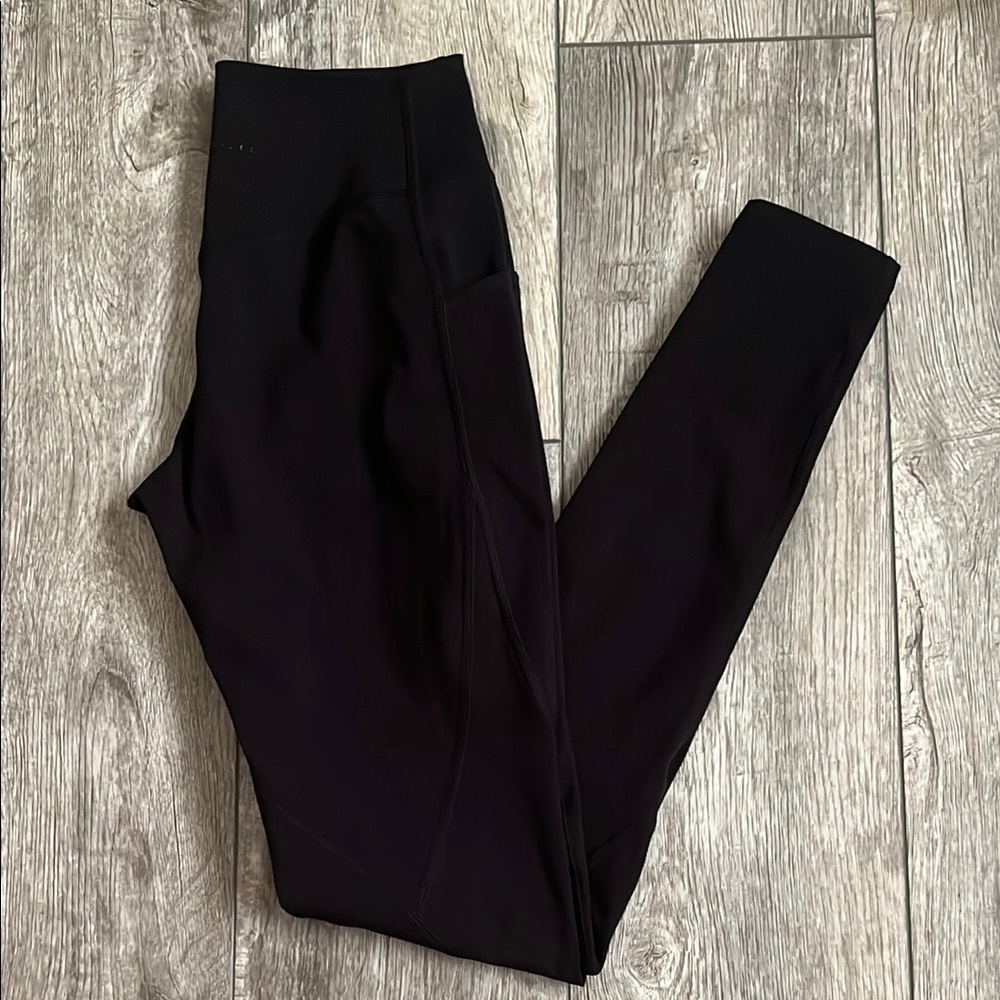 ALPHALETE SURFACE LEGGINGS